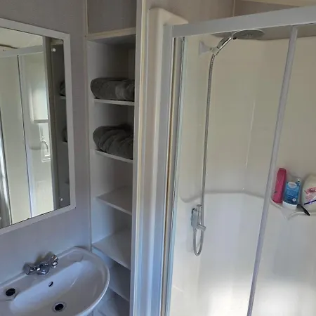 3 Bedroom Cayton Bay Sleeps 8 - Pool Tatil Evi