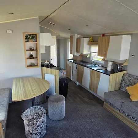 3 Bedroom Cayton Bay Sleeps 8 - Pool *